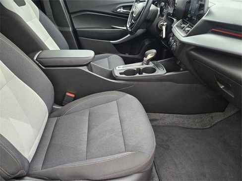 Certified 2024 Chevrolet Trax RS w/ Sunroof Package image 14