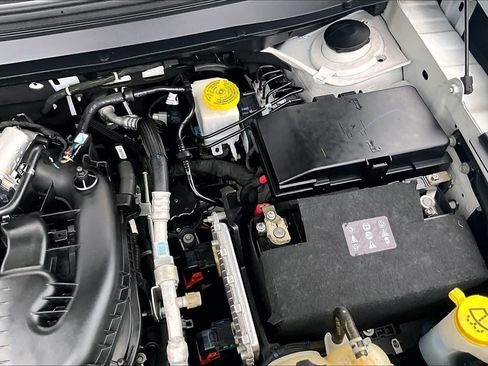 Used 2019 Jeep Cherokee Limited w/ Technology Group FWD image 32
