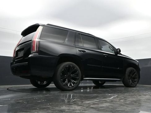 Used 2015 Cadillac Escalade Luxury AWD/4WD image 28
