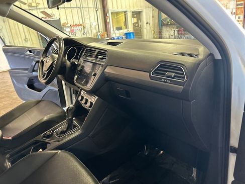 Used 2019 Volkswagen Tiguan SE image 32