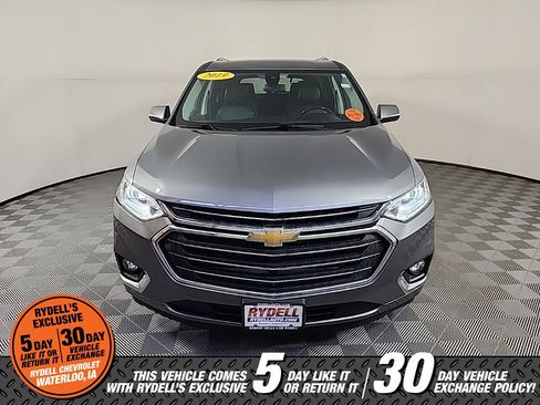 Certified 2019 Chevrolet Traverse Premier w/ Driver Confidence II Package image 3
