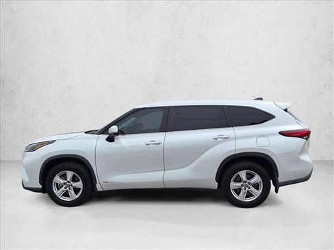 Used 2023 Toyota Highlander LE AWD/4WD image 8