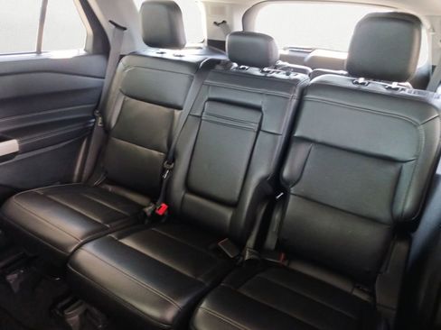 Used 2024 Ford Explorer Limited image 23