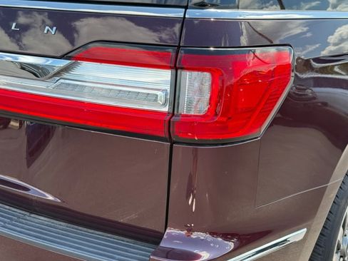 Used 2019 Lincoln Navigator Reserve AWD/4WD image 37