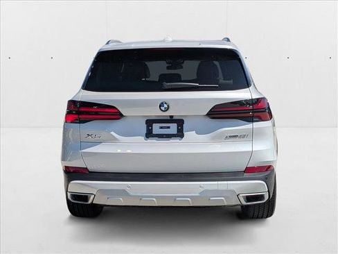 Used 2026 BMW X5 xDrive40i w/ Climate Comfort Package image 7