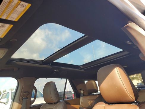 Used 2022 Ford Explorer King Ranch w/ Technology Package image 31