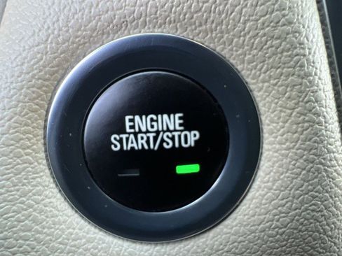 Used 2022 Chevrolet Traverse LS image 16