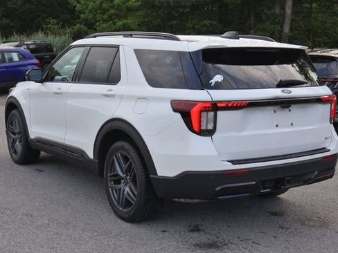 Used 2025 Ford Explorer ST-Line w/ ST-Line Street Pack AWD/4WD image 5