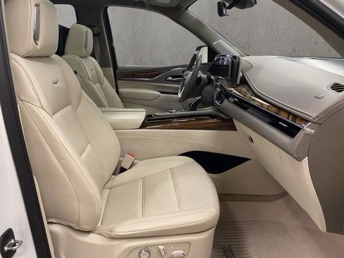 Used 2023 Cadillac Escalade Sport Platinum w/ Heavy-Duty Trailer Package AWD/4WD image 24
