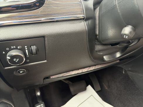 Used 2019 Jeep Grand Cherokee Overland RWD image 22