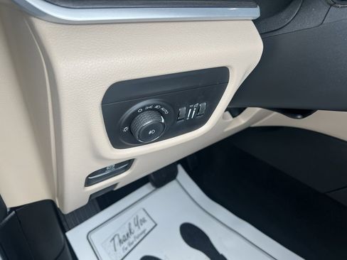 Used 2024 Jeep Grand Cherokee Limited image 14