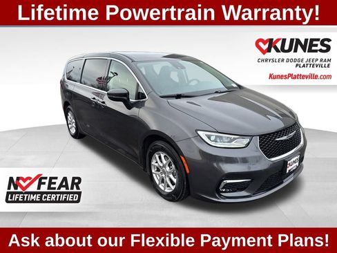 Used 2023 Chrysler Pacifica Touring-L image 3