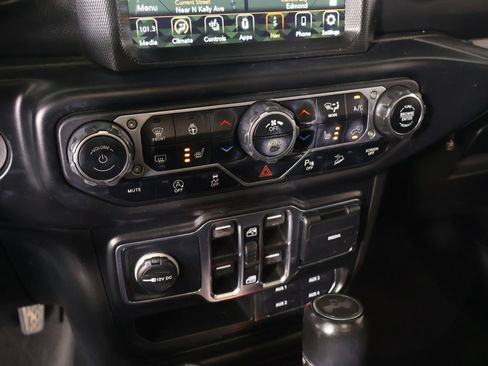 Used 2021 Jeep Wrangler Unlimited Sahara AWD/4WD image 8