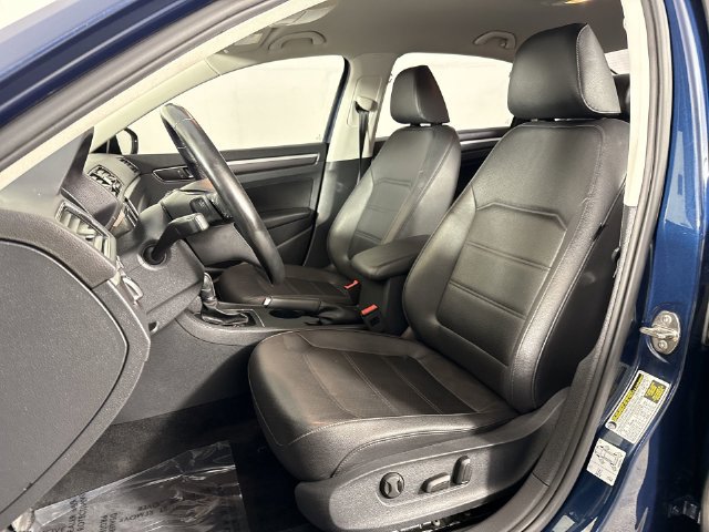 Used 2018 Volkswagen Passat 2.0T R-Line w/ R-Line Lighting Package FWD image 19