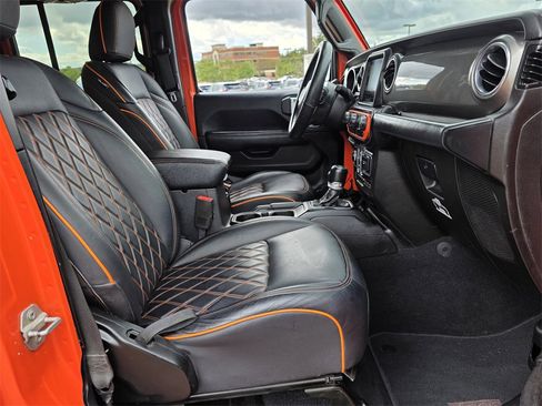 Used 2019 Jeep Wrangler Unlimited Sahara w/ Uconnect 4C Nav & Sound Group image 27