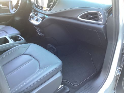Used 2026 Chrysler Pacifica Select w/ S Appearance Package FWD image 17