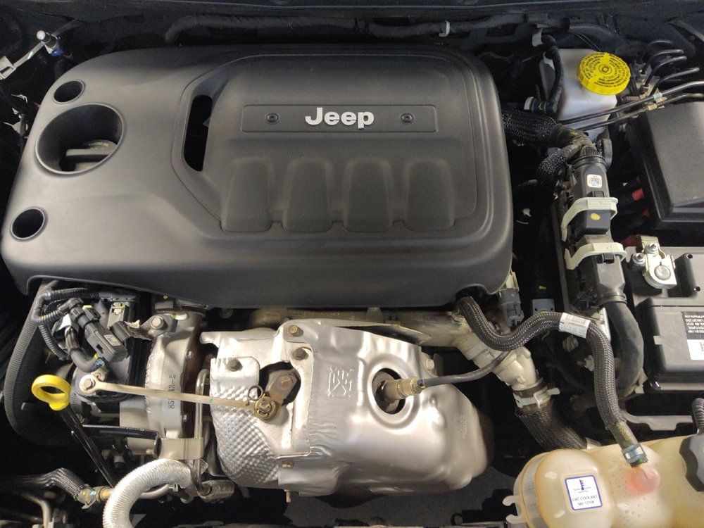 Used 2019 Jeep Cherokee Latitude Plus FWD image 30
