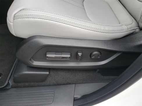 Used 2025 Honda Pilot EX-L image 18