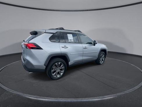 Used 2022 Toyota RAV4 XLE Premium AWD/4WD image 4