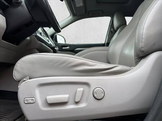 Used 2014 Toyota Highlander XLE AWD/4WD image 14