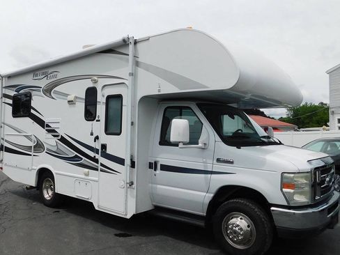 Used 2013 Ford E-350 and Econoline 350 Super Duty Wagon w/ Motorhome Prep Pkg RWD image 8