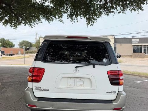 Used 2004 Toyota Sequoia SR5 RWD image 6