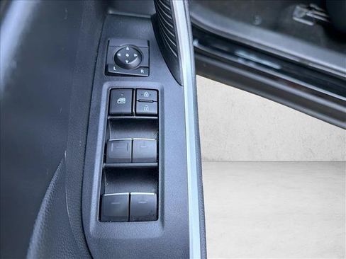 Used 2025 Toyota RAV4 XLE AWD/4WD image 9