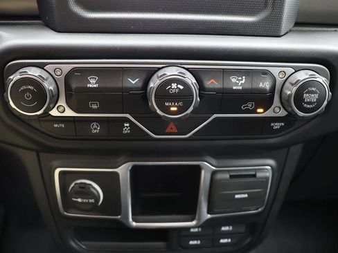 Used 2023 Jeep Gladiator Sport image 23