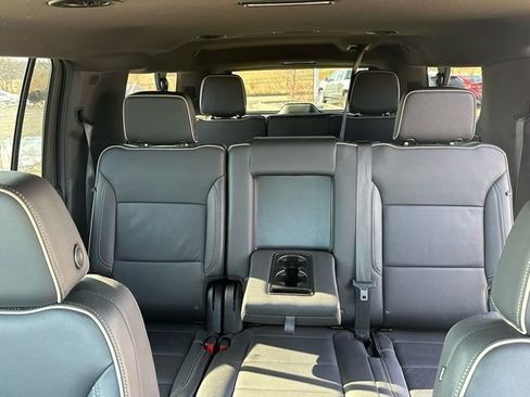 Used 2024 GMC Yukon XL SLT AWD/4WD image 21