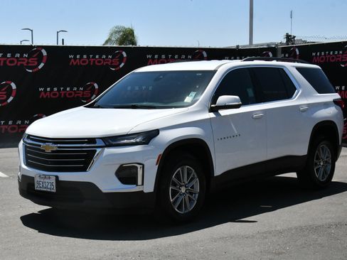 Used 2023 Chevrolet Traverse LT FWD image 3
