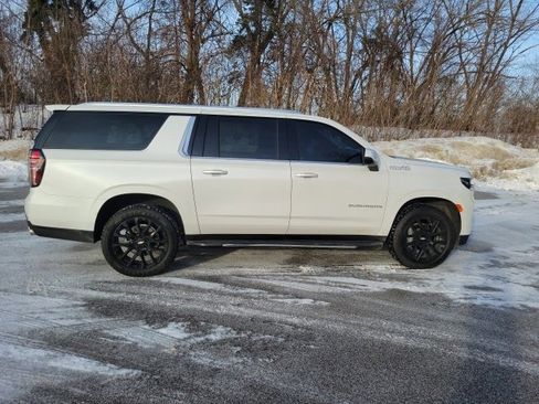 Used 2023 Chevrolet Suburban High Country image 35