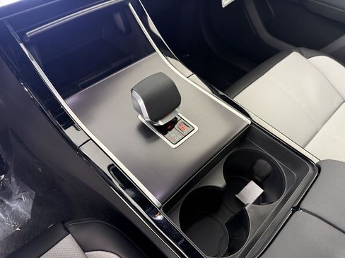 New 2026 Land Rover Range Rover Velar Dynamic SE image 26