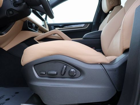 Certified 2026 Porsche Cayenne Coupe AWD/4WD image 36
