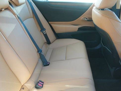 Used 2022 Lexus ES 350 w/ Premium Package image 10