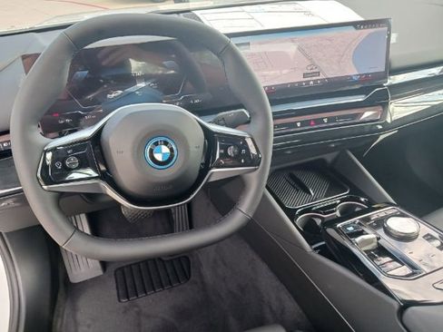 New 2024 BMW i5 eDrive40i w/ Convenience Package image 23