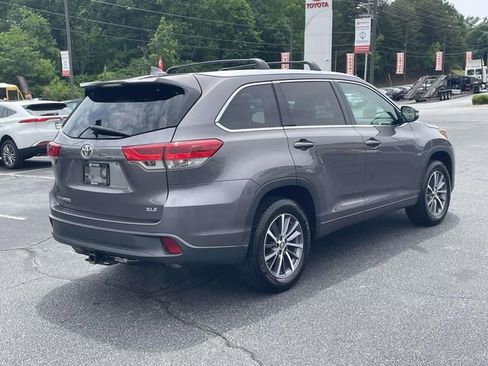 Used 2017 Toyota Highlander XLE FWD image 6