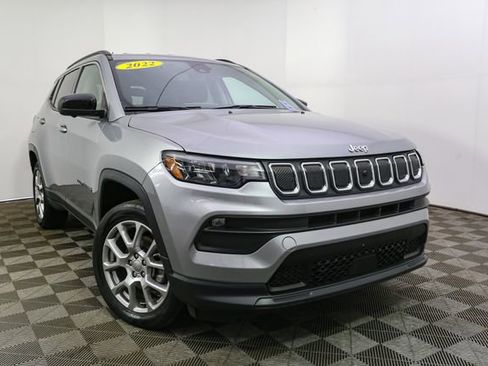 Used 2022 Jeep Compass Latitude AWD/4WD image 3