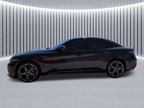 Used 2024 Alfa Romeo Giulia Veloce AWD/4WD image 15