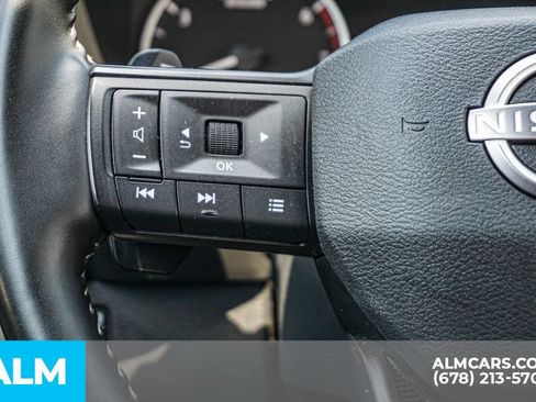 Used 2025 Nissan Rogue SV FWD image 29