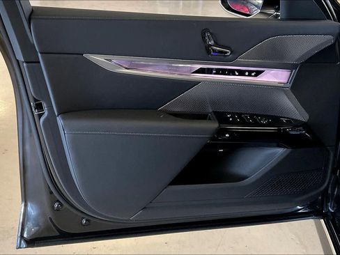 Used 2025 BMW i7 eDrive50 image 10