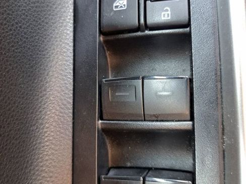 Used 2024 Toyota Highlander LE FWD image 16