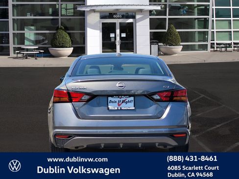 Used 2024 Nissan Altima 2.5 SV image 5