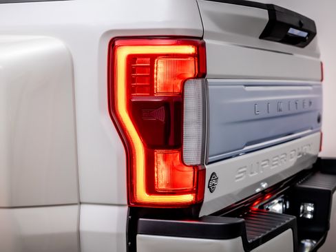 Used 2019 Ford F450 Limited image 12