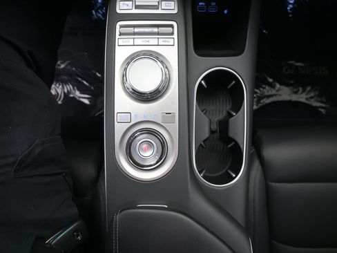 Used 2025 Genesis GV70 2.5T AWD/4WD image 14