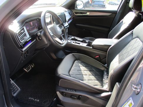 Used 2024 Volkswagen Atlas Cross Sport SEL Premium R-Line AWD/4WD image 12