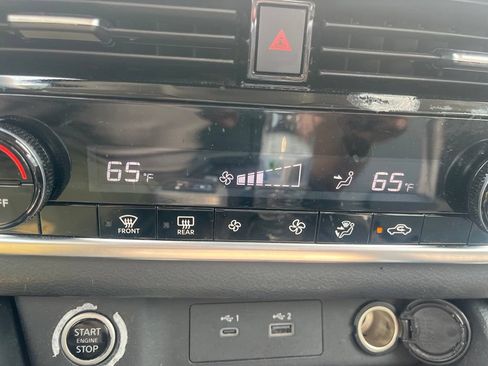 Used 2021 Nissan Rogue SV FWD image 18