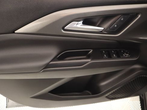 Used 2025 Chevrolet Equinox EV LT image 13