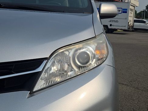 Used 2020 Toyota Sienna LE FWD image 12