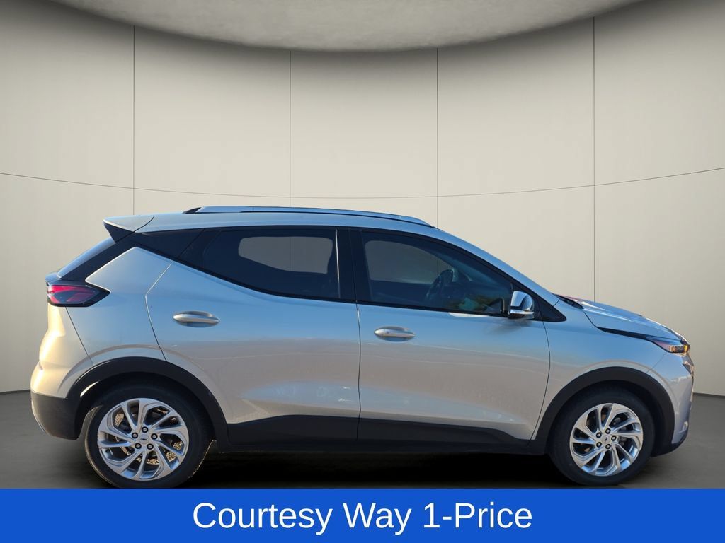 Used 2023 Chevrolet Bolt EUV LT w/ Driver Confidence Package FWD image 11