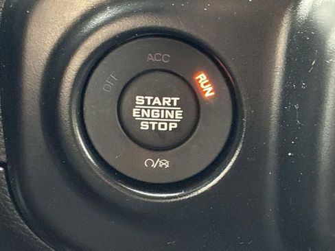 Used 2022 Jeep Wrangler Sport AWD/4WD image 27